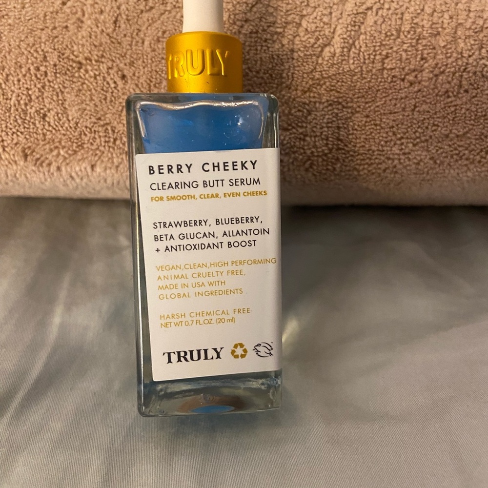 Truly berry clearing butt serum